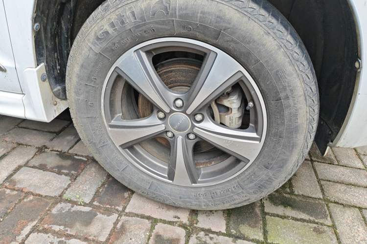 Used Haval H6 2015 Upgraded Model 1.5T Manual Two-Wheel Drive Elite Version Right Front Wheel Hub