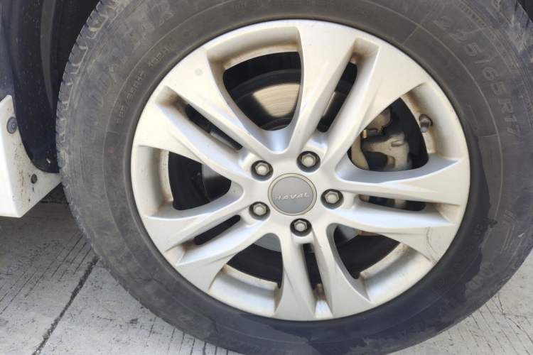 Used Haval H6 2015 Upgraded Model 1.5T Manual Two-Wheel Drive Elite Version Right Front Wheel Hub