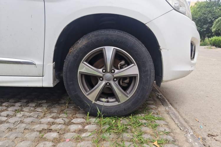 Used Haval H6 2015 Upgraded Model 1.5T Manual Two-Wheel Drive Elite Version Right Front Wheel Hub