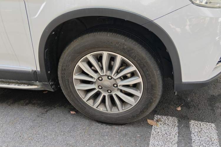 Used Haval H6 2015 Sport Edition 1.5T Automatic Two-Wheel Drive Luxury Model Right Front Wheel Hub