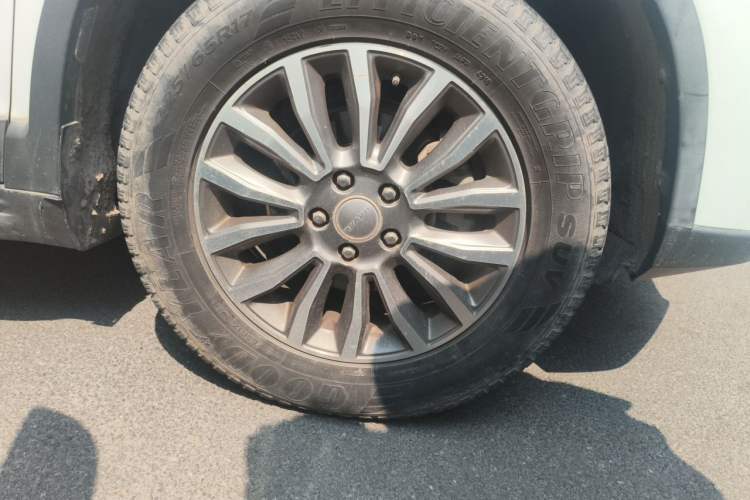 Used Haval H6 2015 Sport Edition 1.5T Automatic Two-Wheel Drive Luxury Model Right Front Wheel Hub