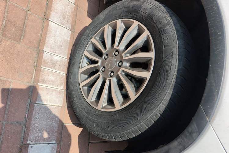 Used Haval H6 2015 Sport Edition 1.5T Automatic Two-Wheel Drive Luxury Model Right Front Wheel Hub