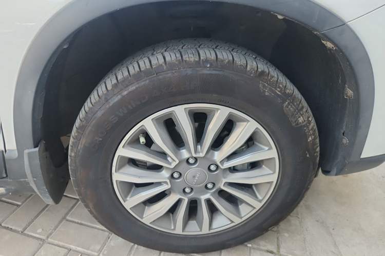 Used Haval H6 2015 Sport Edition 1.5T Automatic Two-Wheel Drive Luxury Model Right Front Wheel Hub