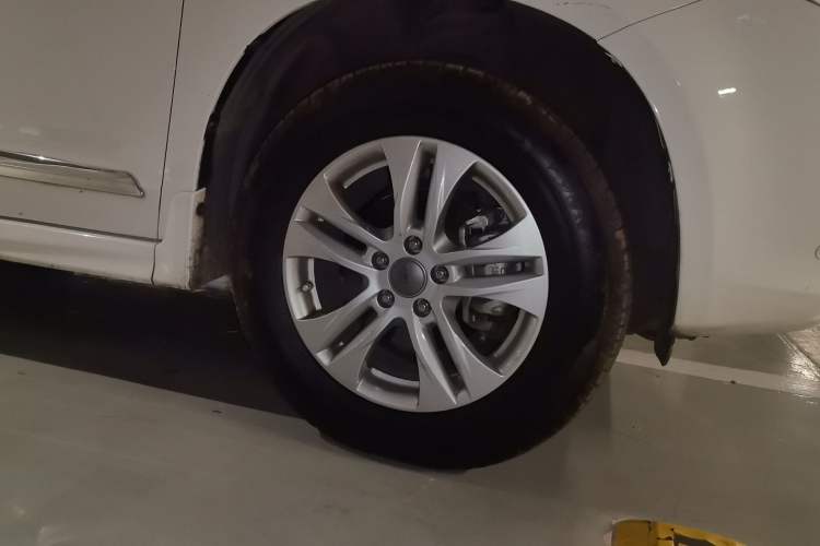 Used Haval H6 2015 Upgraded Model 1.5T Manual Two-Wheel Drive Elite Version Right Front Wheel Hub