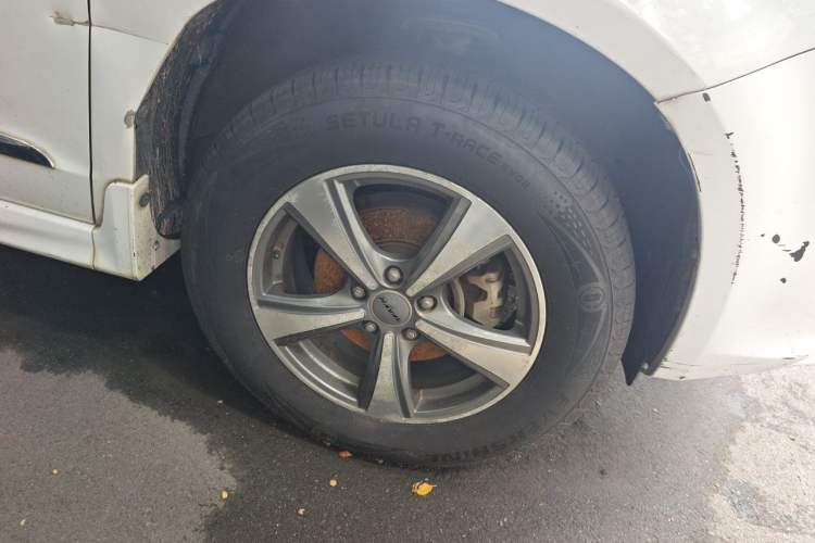 Used Haval H6 2015 Upgraded Model 1.5T Manual Two-Wheel Drive Elite Version Right Front Wheel Hub