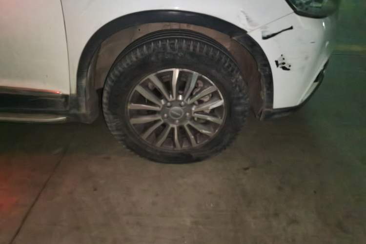 Used Haval H6 2015 Sport Edition 1.5T Automatic Two-Wheel Drive Luxury Model Right Front Wheel Hub