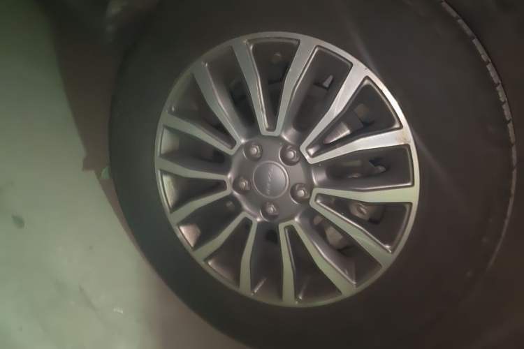 Used Haval H6 2015 Sport Edition 1.5T Automatic Two-Wheel Drive Luxury Model Right Front Wheel Hub