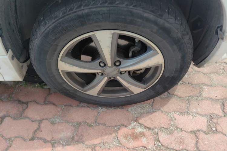 Used Haval H6 2015 Upgraded Model 1.5T Manual Two-Wheel Drive Elite Version Right Front Wheel Hub