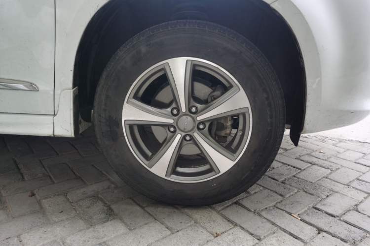Used Haval H6 2015 Upgraded Model 1.5T Manual Two-Wheel Drive Elite Version Right Front Wheel Hub