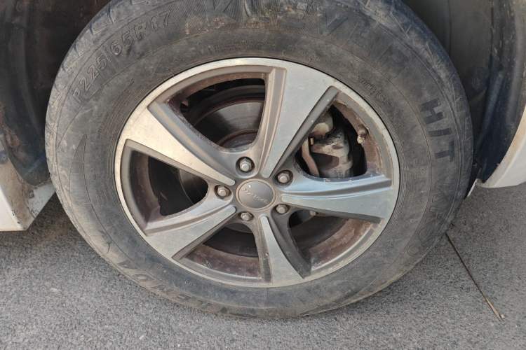 Used Haval H6 2015 Upgraded Model 1.5T Manual Two-Wheel Drive Elite Version Right Front Wheel Hub