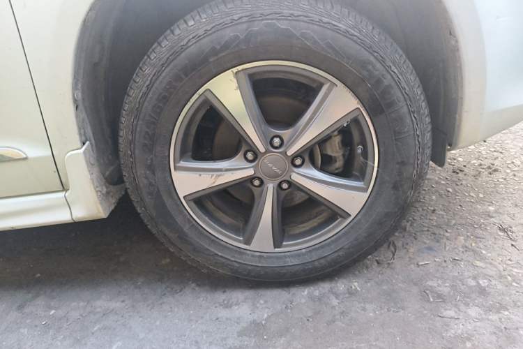Used Haval H6 2015 Upgraded Model 1.5T Manual Two-Wheel Drive Elite Version Right Front Wheel Hub