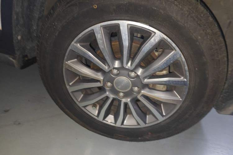 Used Haval H6 2015 Sport Edition 1.5T Automatic Two-Wheel Drive Luxury Model Right Front Wheel Hub