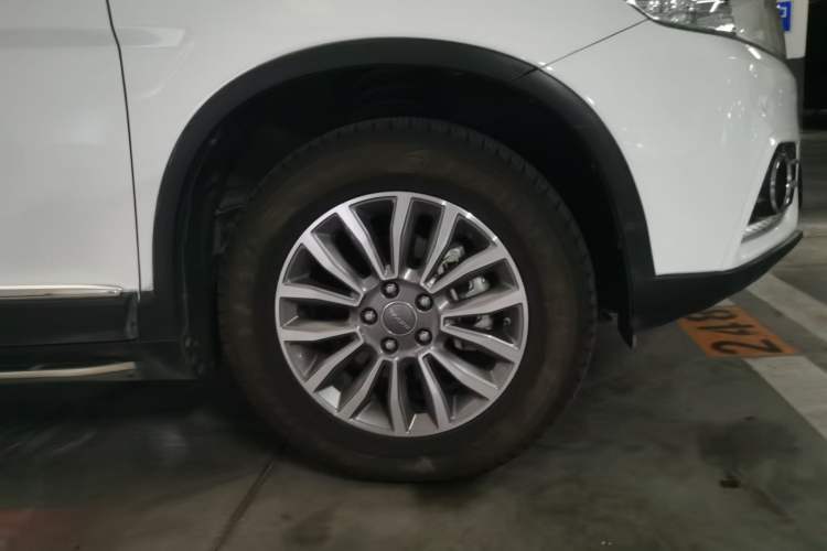 Used Haval H6 2015 Sport Edition 1.5T Automatic Two-Wheel Drive Luxury Model Right Front Wheel Hub