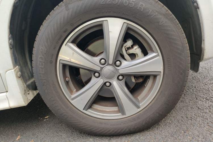Used Haval H6 2015 Upgraded Model 1.5T Manual Two-Wheel Drive Elite Version Right Front Wheel Hub