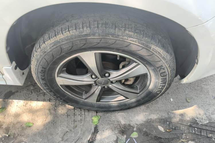 Used Haval H6 2015 Upgraded Model 1.5T Manual Two-Wheel Drive Elite Version Right Front Wheel Hub