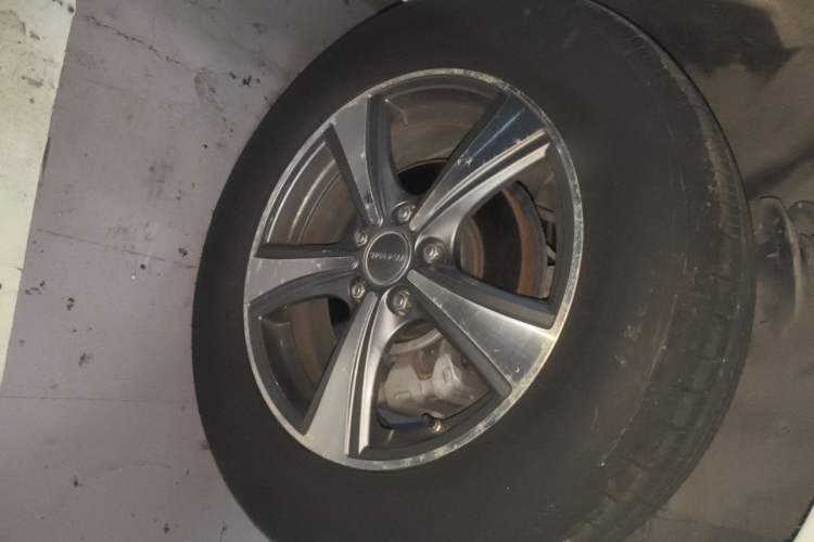 Used Haval H6 2015 Upgraded Model 1.5T Manual Two-Wheel Drive Elite Version Right Front Wheel Hub
