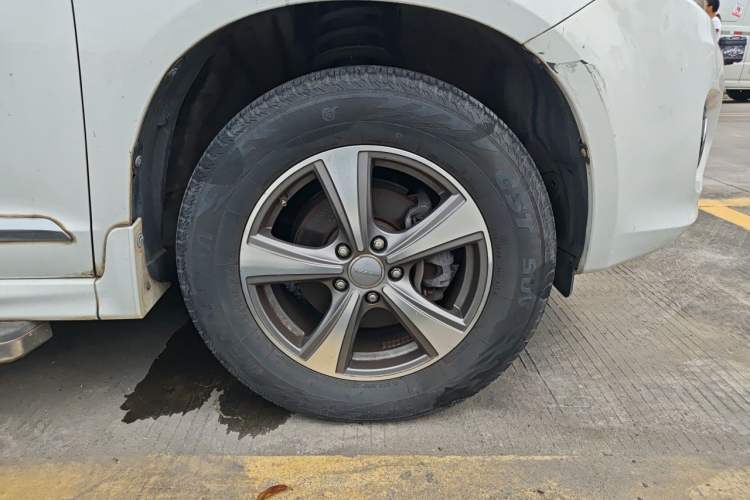 Used Haval H6 2015 Upgraded Model 1.5T Manual Two-Wheel Drive Elite Version Right Front Wheel Hub