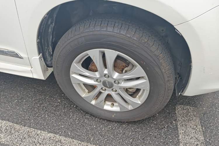 Used Haval H6 2015 Upgraded Model 1.5T Manual Two-Wheel Drive Elite Version Right Front Wheel Hub