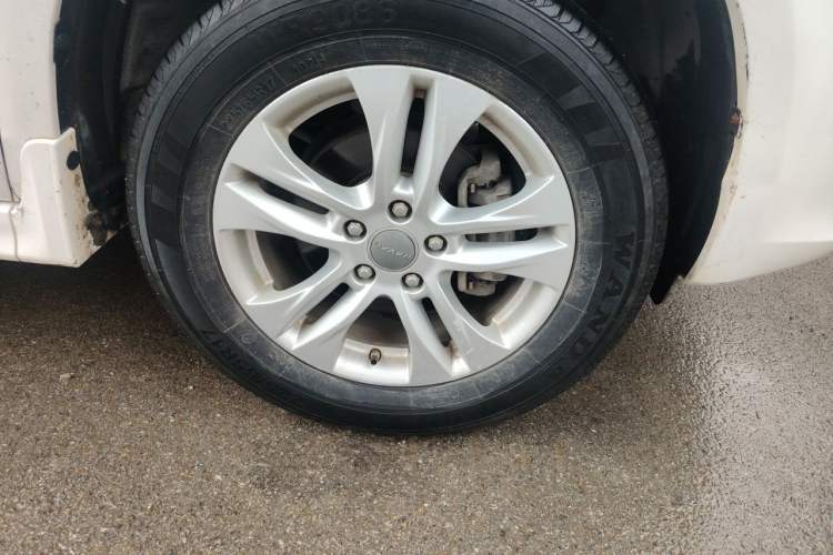 Used Haval H6 2015 Upgraded Model 1.5T Manual Two-Wheel Drive Elite Version Right Front Wheel Hub