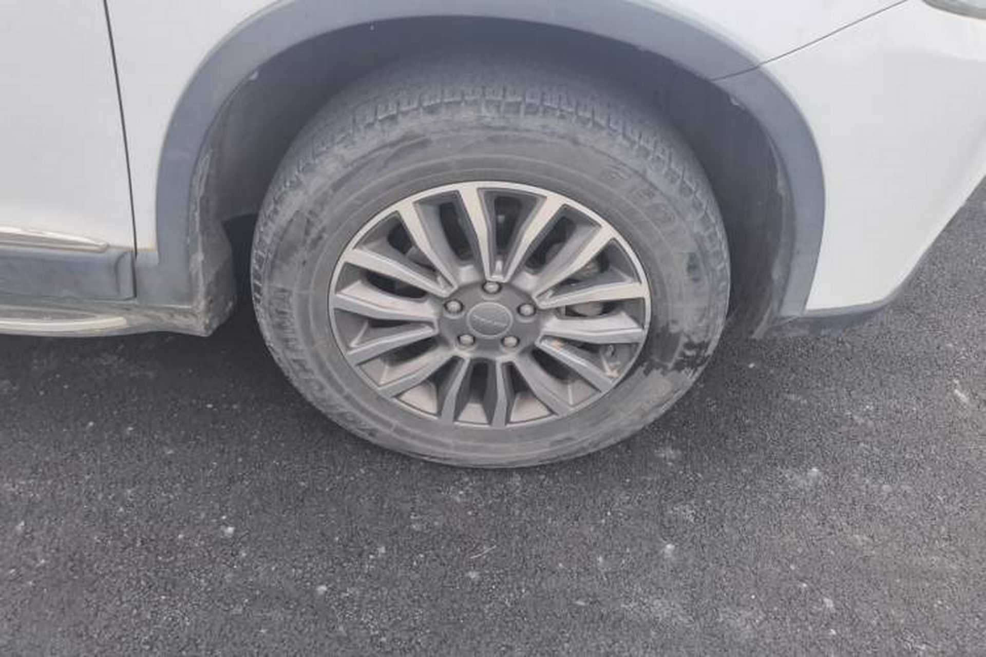 Used Haval H6 2015 Sport Edition 1.5T Automatic Two-Wheel Drive Luxury Model Right Front Wheel Hub