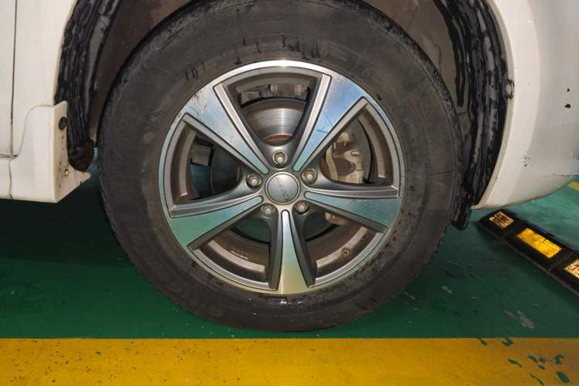 Used Haval H6 2015 Upgraded Model 1.5T Manual Two-Wheel Drive Elite Version Right Front Wheel Hub
