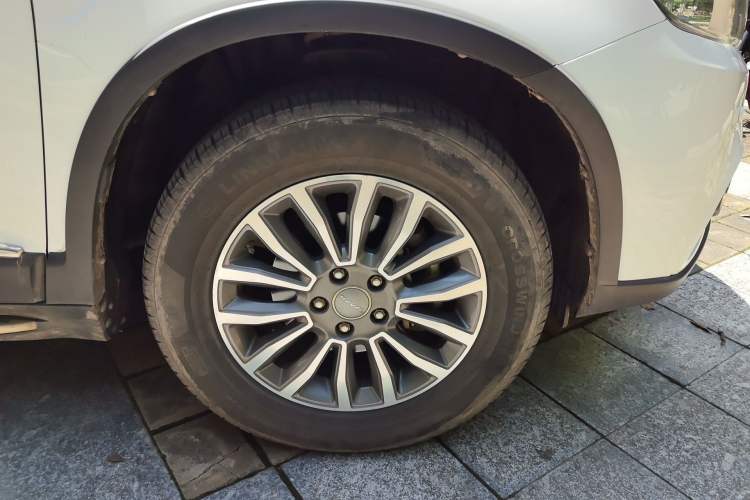 Used Haval H6 2015 Sport Edition 1.5T Automatic Two-Wheel Drive Luxury Model Right Front Wheel Hub