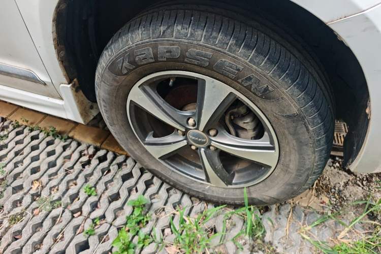 Used Haval H6 2015 Upgraded Model 1.5T Manual Two-Wheel Drive Elite Version Right Front Wheel Hub