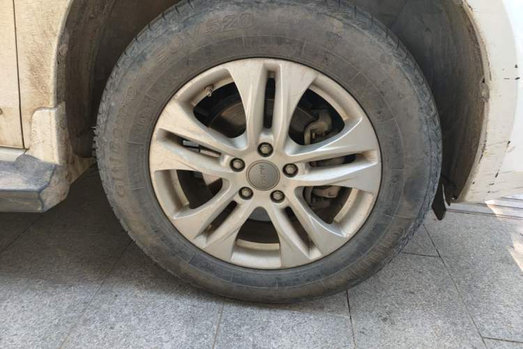 Used Haval H6 2015 Upgraded Model 1.5T Manual Two-Wheel Drive Elite Version Right Front Wheel Hub
