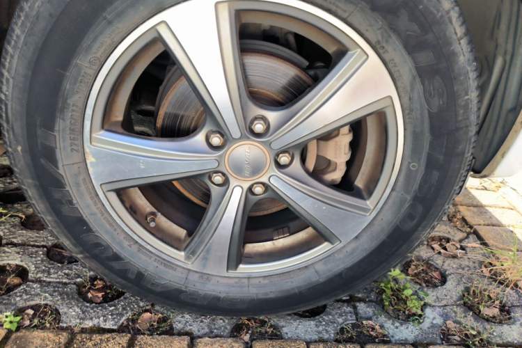 Used Haval H6 2015 Upgraded Model 1.5T Manual Two-Wheel Drive Elite Version Right Front Wheel Hub