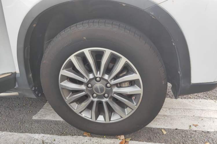 Used Haval H6 2015 Sport Edition 1.5T Automatic Two-Wheel Drive Luxury Model Right Front Wheel Hub