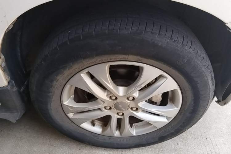 Used Haval H6 2015 Upgraded Model 1.5T Manual Two-Wheel Drive Elite Version Right Front Wheel Hub