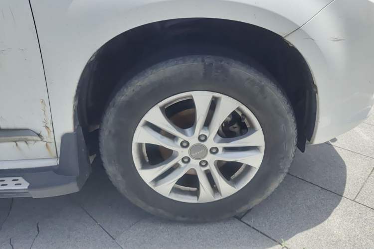 Used Haval H6 2015 Upgraded Model 1.5T Manual Two-Wheel Drive Elite Version Right Front Wheel Hub