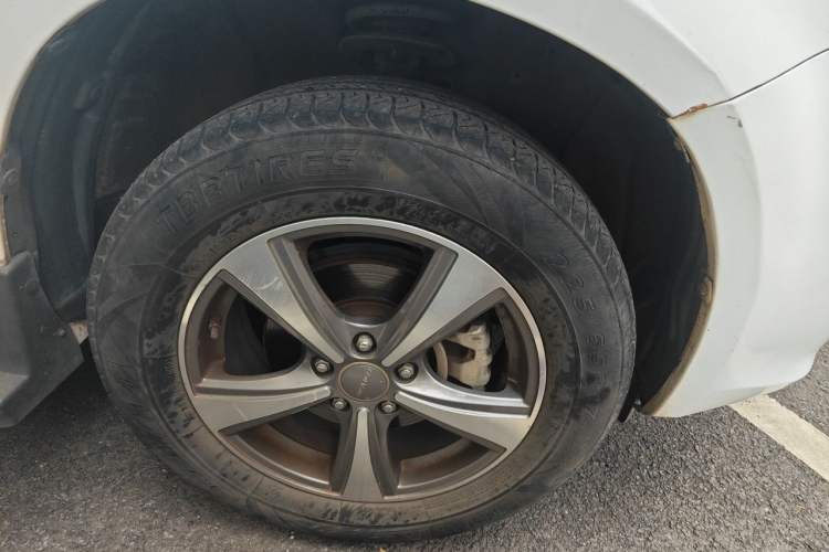 Used Haval H6 2015 Upgraded Model 1.5T Manual Two-Wheel Drive Elite Version Right Front Wheel Hub