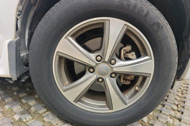 Used Haval H6 2015 Upgraded Model 1.5T Manual Two-Wheel Drive Elite Version Right Front Wheel Hub