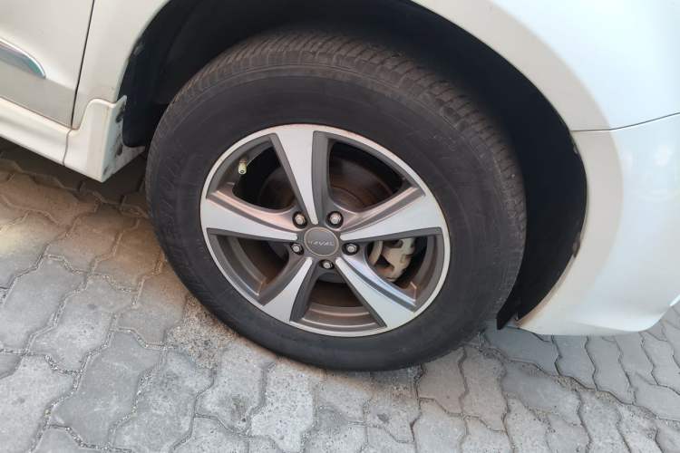 Used Haval H6 2015 Upgraded Model 1.5T Manual Two-Wheel Drive Elite Version Right Front Wheel Hub