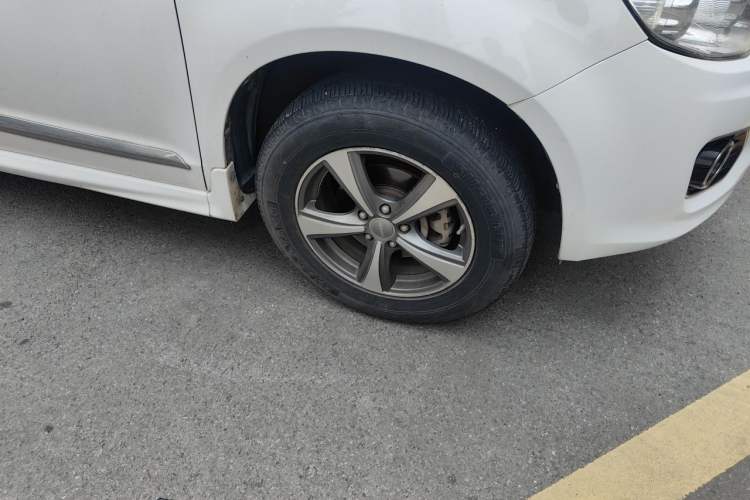 Used Haval H6 2015 Upgraded Model 1.5T Manual Two-Wheel Drive Elite Version Right Front Wheel Hub