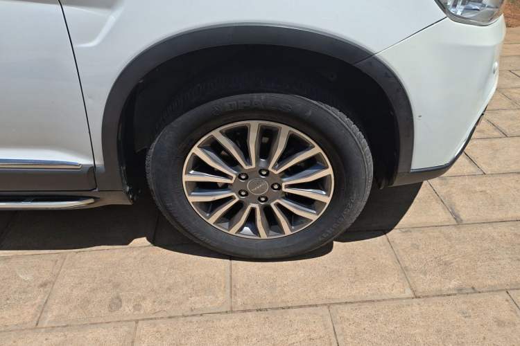 Used Haval H6 2015 Sport Edition 1.5T Automatic Two-Wheel Drive Luxury Model Right Front Wheel Hub