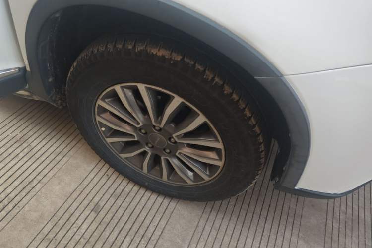 Used Haval H6 2015 Sport Edition 1.5T Automatic Two-Wheel Drive Luxury Model Right Front Wheel Hub