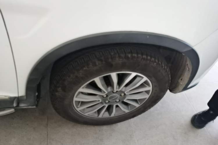 Used Haval H6 2015 Sport Edition 1.5T Automatic Two-Wheel Drive Luxury Model Right Front Wheel Hub