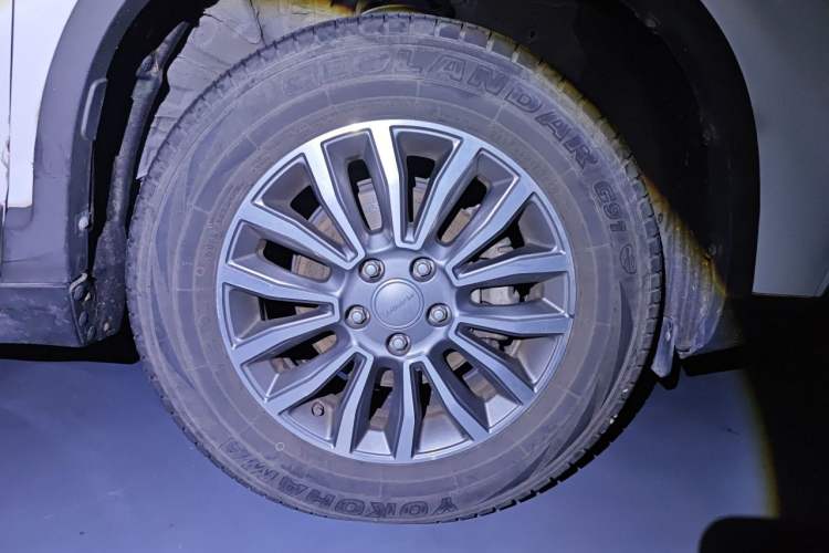 Used Haval H6 2015 Sport Edition 1.5T Automatic Two-Wheel Drive Luxury Model Right Front Wheel Hub