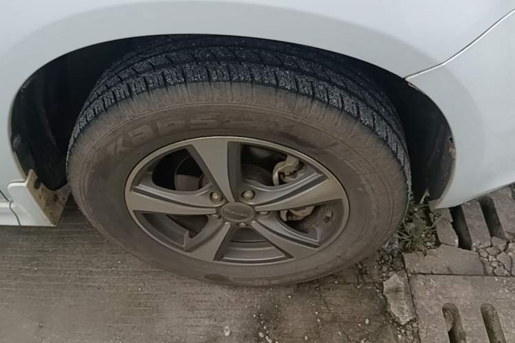 Used Haval H6 2015 Upgraded Model 1.5T Manual Two-Wheel Drive Elite Version Right Front Wheel Hub
