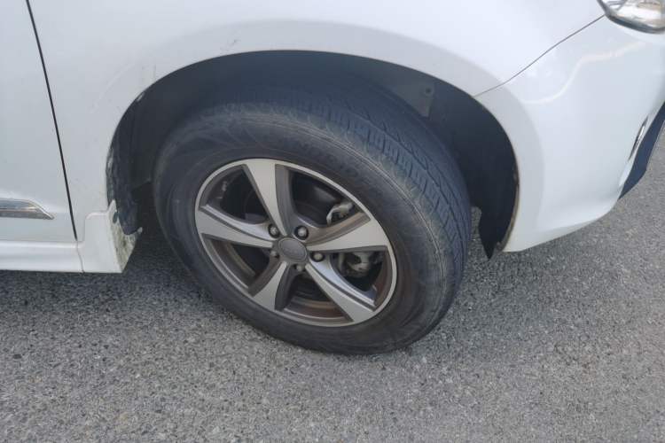 Used Haval H6 2015 Upgraded Model 1.5T Manual Two-Wheel Drive Elite Version Right Front Wheel Hub