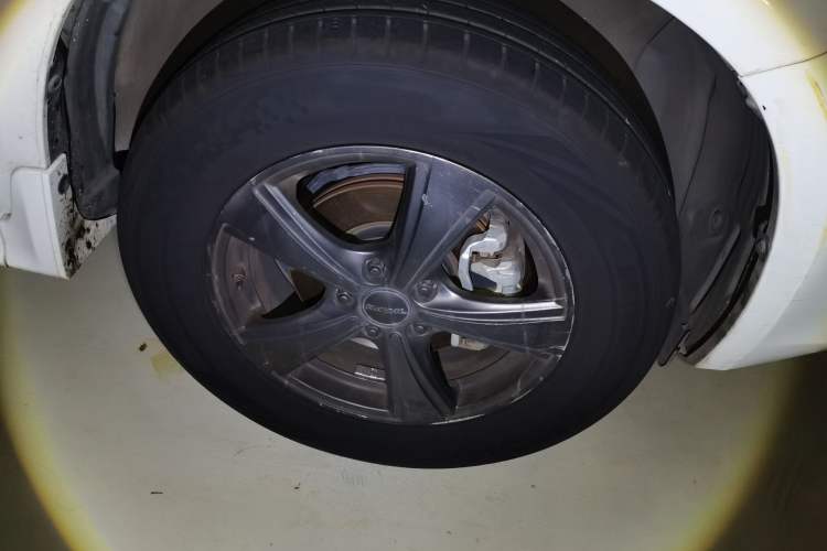 Used Haval H6 2015 Upgraded Model 1.5T Manual Two-Wheel Drive Elite Version Right Front Wheel Hub