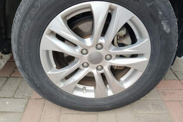 Used Haval H6 2015 Upgraded Model 1.5T Manual Two-Wheel Drive Elite Version Right Front Wheel Hub
