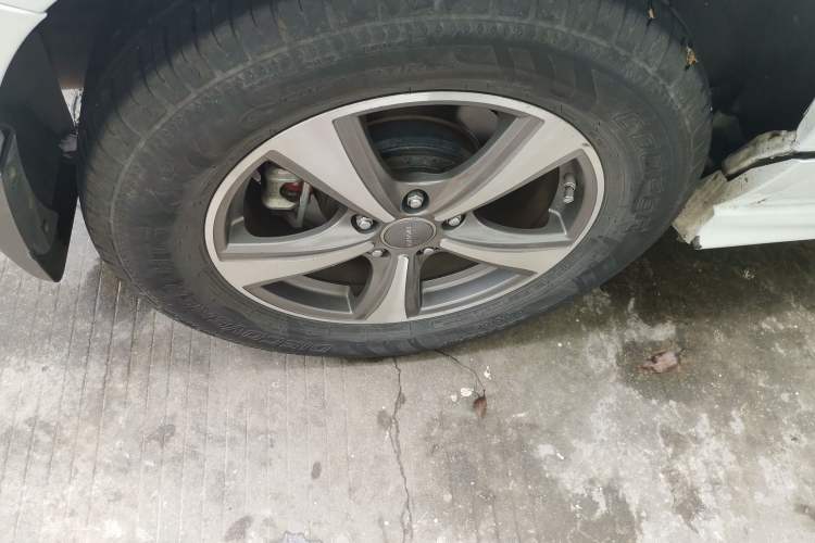 Used Haval H6 2015 Upgraded Model 1.5T Manual Two-Wheel Drive Elite Version Right Front Wheel Hub
