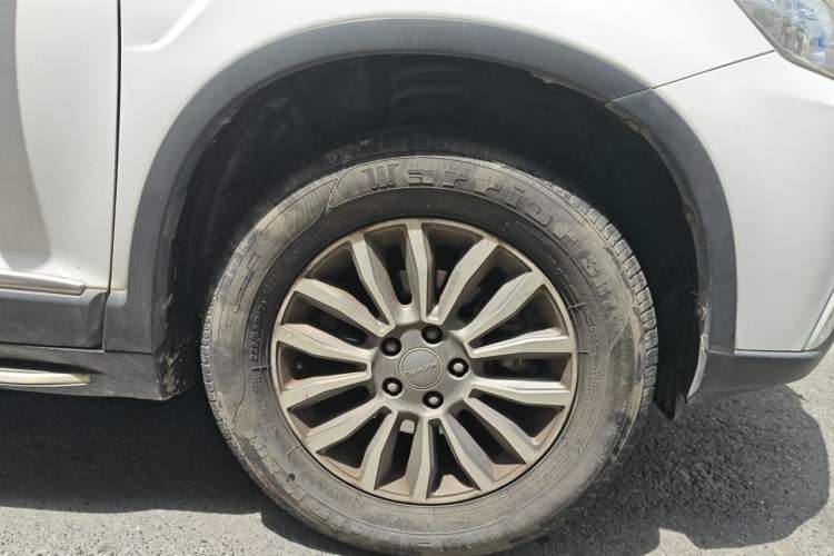 Used Haval H6 2015 Sport Edition 1.5T Automatic Two-Wheel Drive Luxury Model Right Front Wheel Hub
