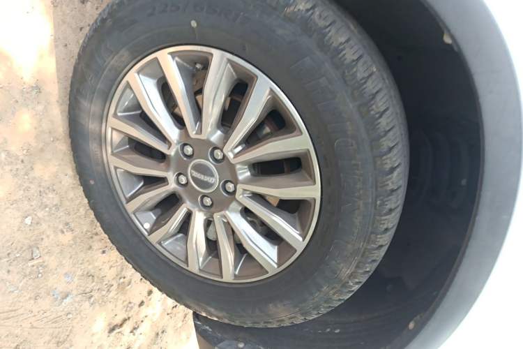 Used Haval H6 2015 Sport Edition 1.5T Automatic Two-Wheel Drive Luxury Model Right Front Wheel Hub