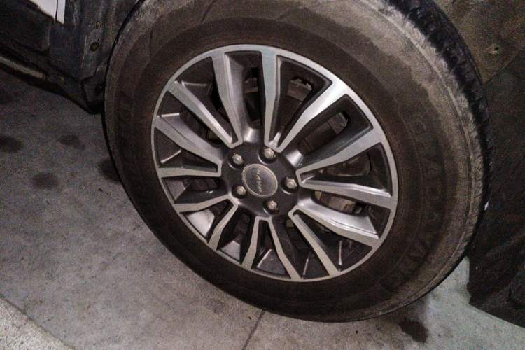 Used Haval H6 2015 Sport Edition 1.5T Automatic Two-Wheel Drive Luxury Model Right Front Wheel Hub