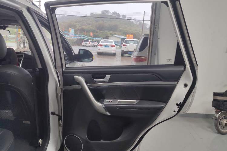 Used Haval H6 2015 Sport Edition 1.5T Automatic Two-Wheel Drive Luxury Model Right Rear Door Interior