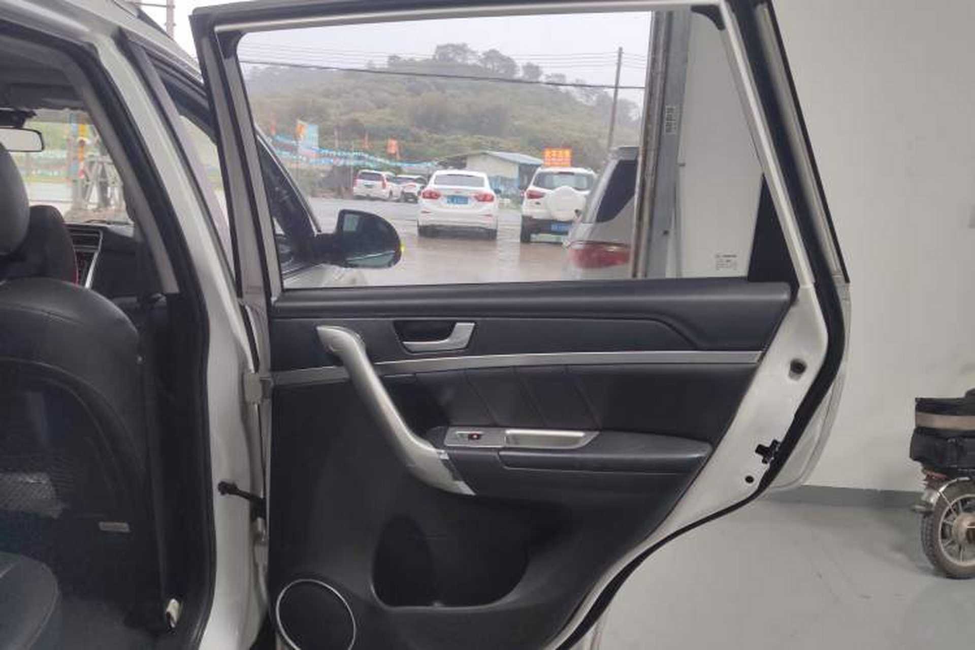 Used Haval H6 2015 Sport Edition 1.5T Automatic Two-Wheel Drive Luxury Model Right Rear Door Interior